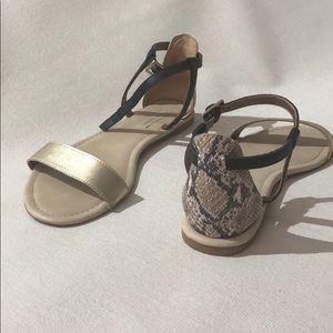 Frida flat sandals